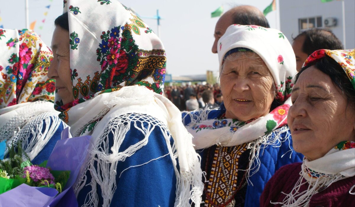 Abel Polese, Celebrations – Turkmenistan – Ashgabat 2011

I was invited to lay flowers on a monument to Mollanepes to celebrate the great minds of the Turkmen nation. Many local people were also
attending wearing national costumes. Details were looked after to perfection to give the few foreigners present a splendid image of Turkmenistan. These images then informed my work on informal
nationalism