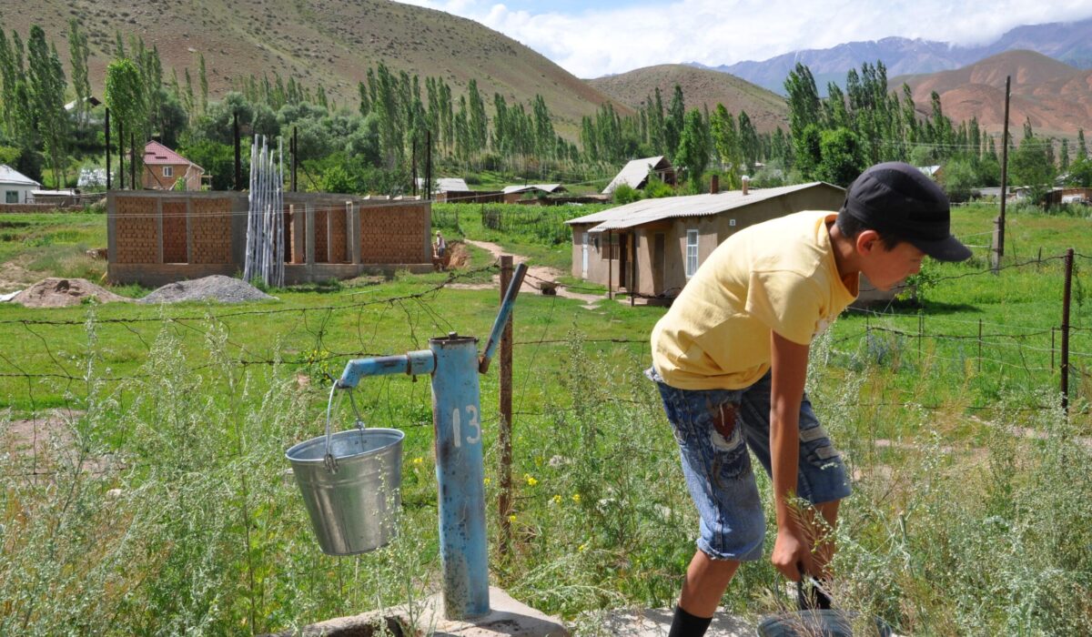 Water Supply in Kyzyl-Oi, Kyrgyzstan, 2016, Kateřina Zäch-Kozlová (PhD Student in Human Geography – University of Fribourg, Switzerland). I focused on daily use of public wells and everyday experiences with them in terms of their social and cultural water value. I explained from a cultural-historical perspective that the way people think about wells as material objects and what they connect to them shapes their subjective perception, as well their understanding of wells. In this perspective, wells embody individual thoughts, reminiscences and collective memories of local people. They are an important part of local Kyrgyz culture and water history.