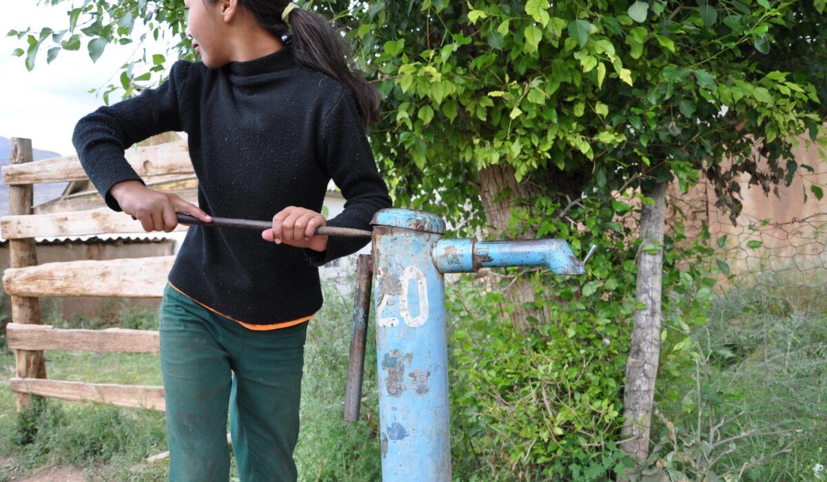 Technical knowledge and skills, Kyzyl-Oi, Kyrgyzstan, 2016
Kateřina Zäch-Kozlová (PhD Student in Human Geography – University of Fribourg, Switzerland). I looked at the water infrastructure and explained how the technical functionality of wells has changed overtime. In this perspective, I showed the difficulty between the local weather climate and wells’ technical conditions.