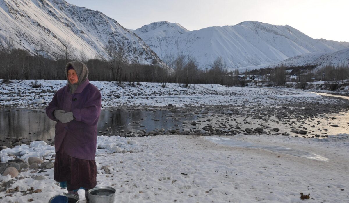 Kyrgyz Woman on the Riverside of the Kökömeren, 2015, Kateřina Zäch-Kozlová (PhD Student in Human Geography – University of Fribourg, Switzerland). The aim of my master’s thesis (2017) was to systematically examine the everyday habitat of the water culture and changing infrastructure in the Kyrgyz village. My role as an ethnologist was to decipher social Kyzyl-Oi’s organisation of water and complex networks of human relation using a water lens – whereby empirical research of water places of everyday life and water history, were of special importance. Kyzyl-Oi, Kyrgyzstan.